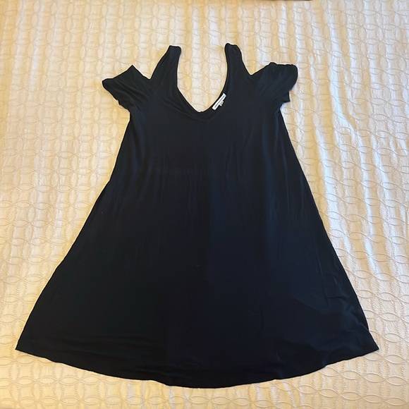 Bundle of two American Eagle Outfitters flowy cold-shoulder tops - Picture 5 of 7